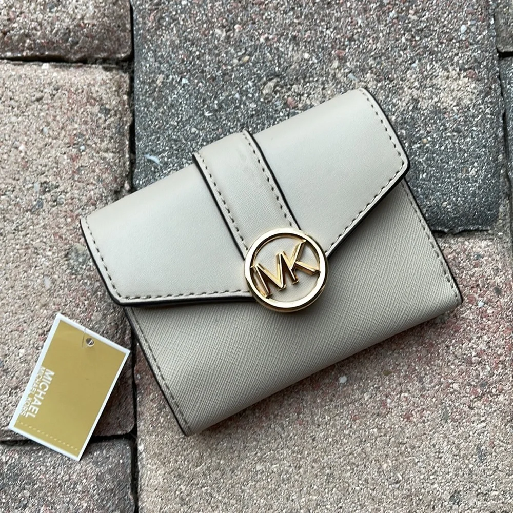 MICHAEL KORS CARMEN MEDIUM LOGO AND FAUX LEATHER WALLET LIGHT SAND